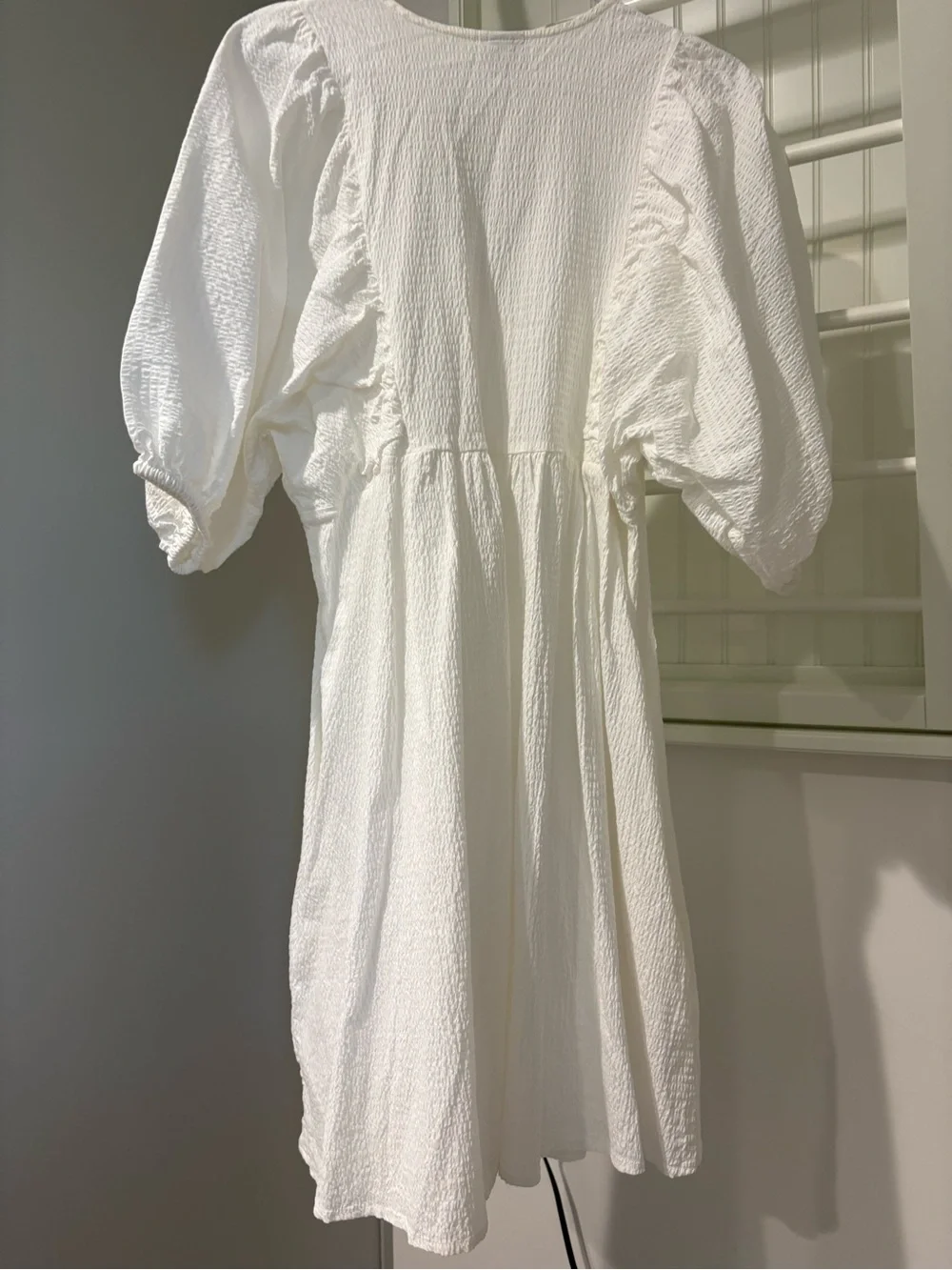 White Textured V-Neck Puff Sleeve Dress - Picture 2 of 4